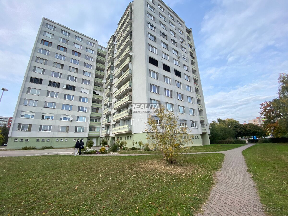 ÚTULNÝ 3-IZBOVÝ BYT, CHRENOVÁ, REKONŠTRUKCIA, BALKÓN