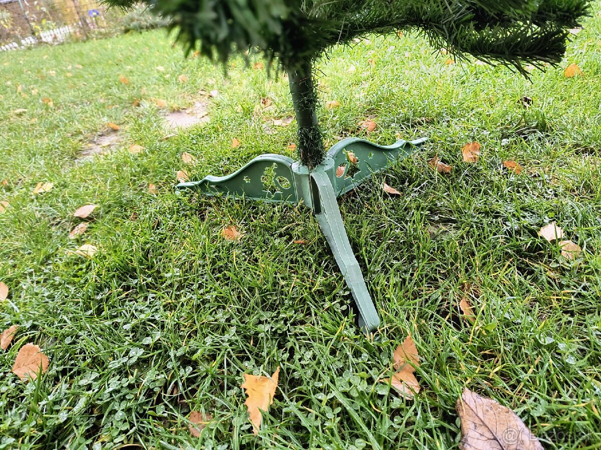 Umelý, vianočný stromček