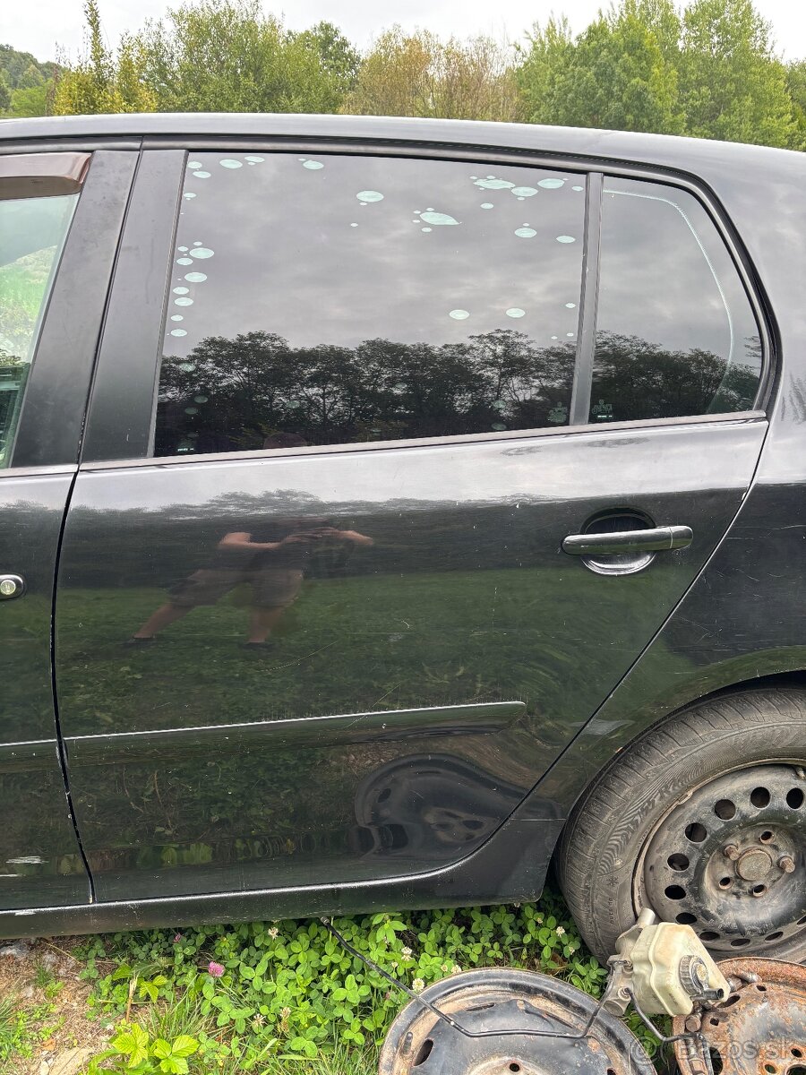 Zadné dvere Volkswagen Golf 5 čierna metalíza