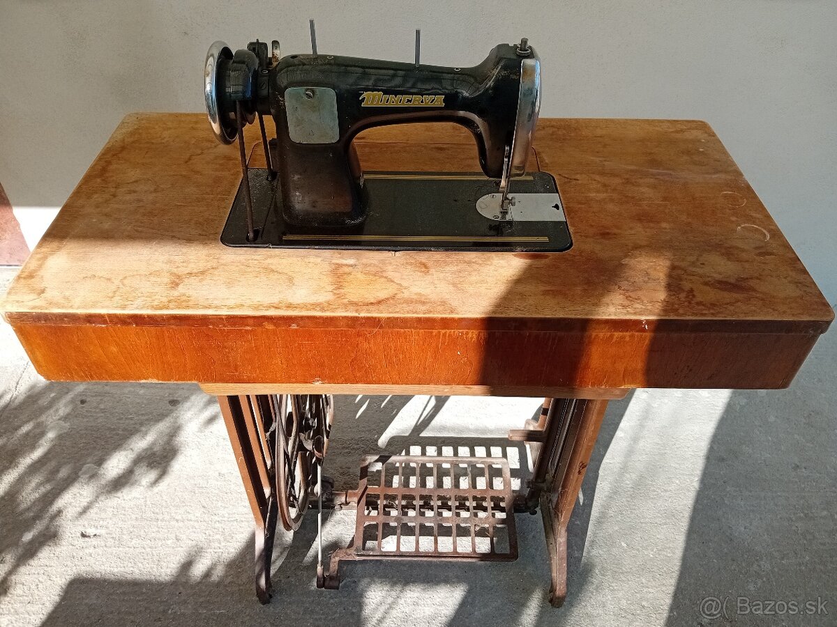 Šijací stroj Minerva+ podstavec