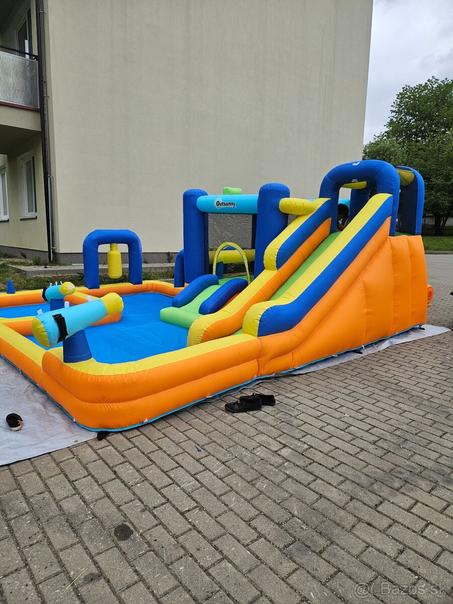 Skákací hrad Zábavné centrum