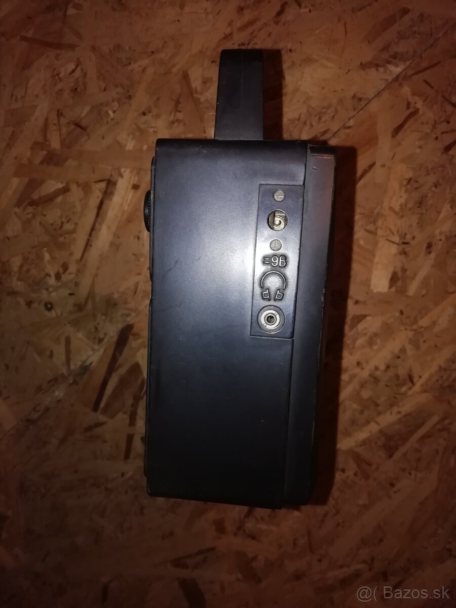 Predám staré rádio.