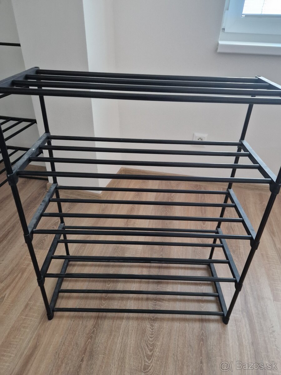 Plastové policky