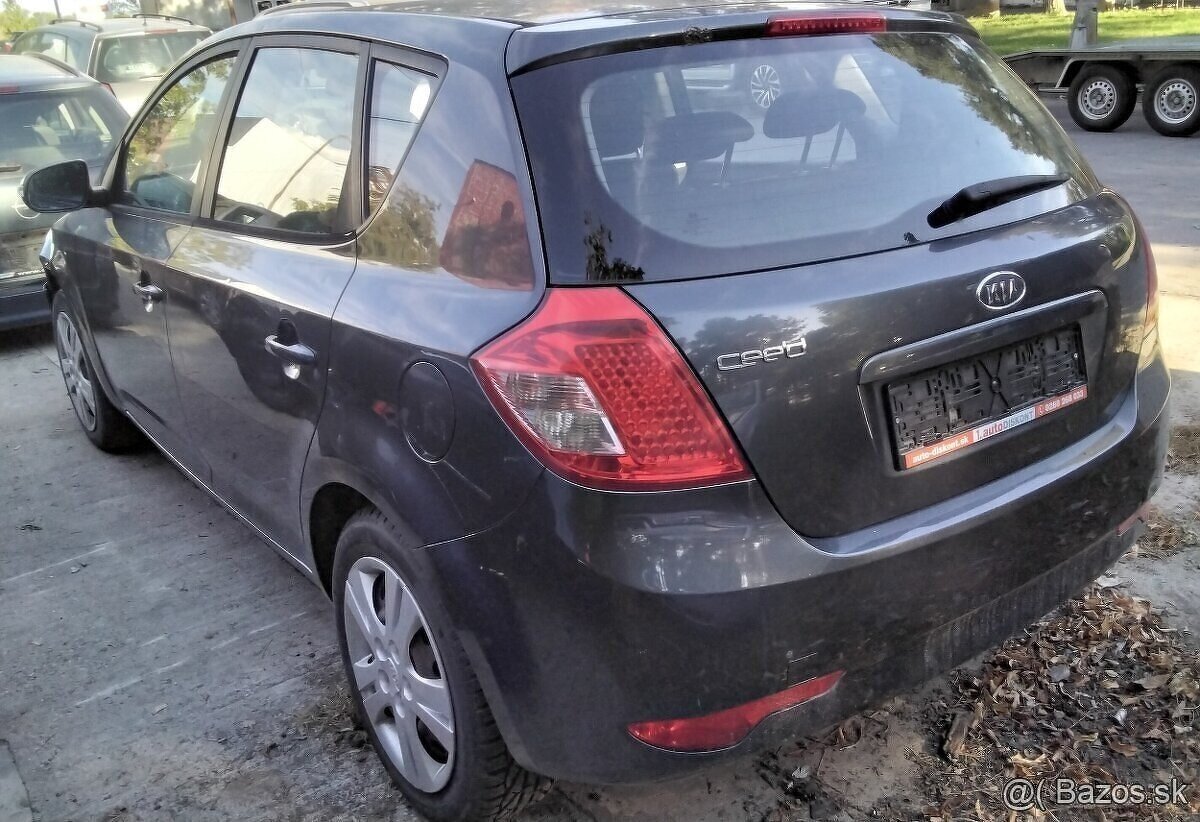 KIA CEED 1.4 2009 predám MOTOR G4FA, ZADNÉ SVETLO, PREVODOVK