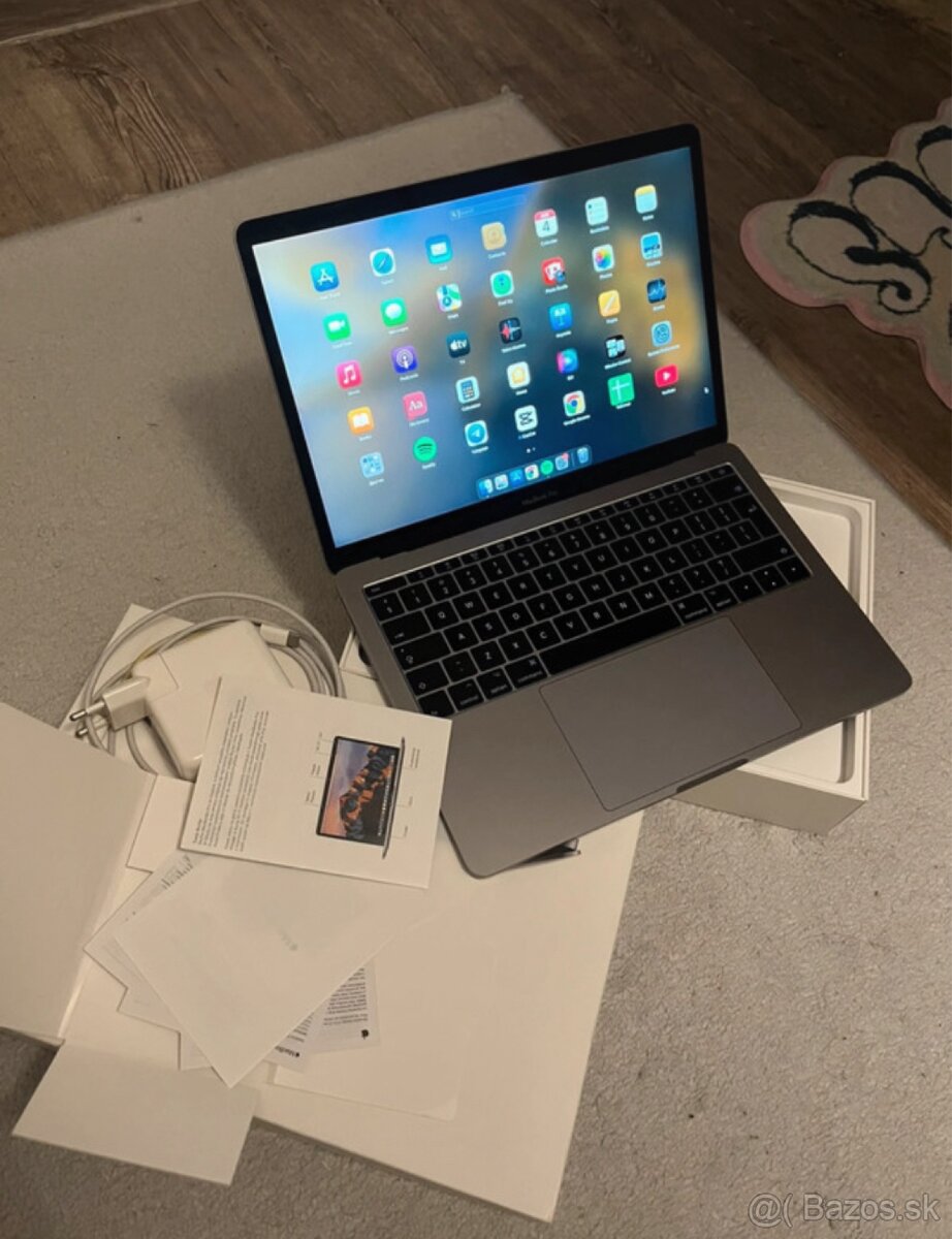 MacBook Pro 2016 – 13” Retina, 256GB SSD, 8GB RAM, Intel i5