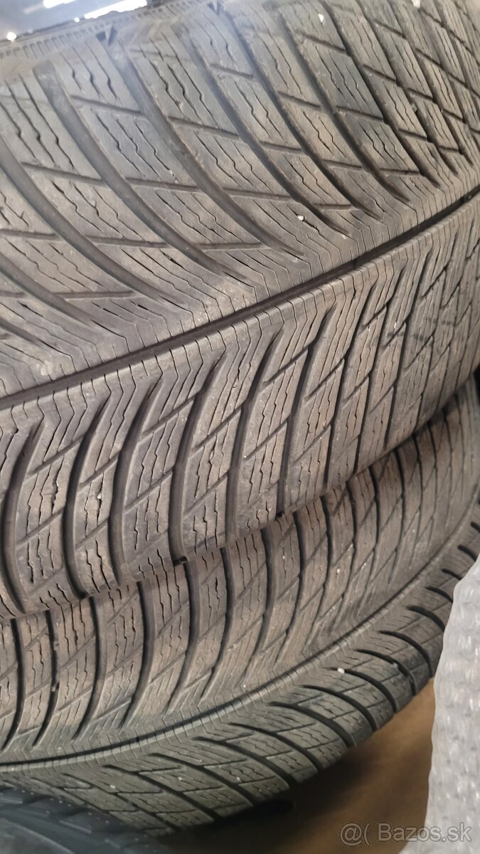 Pneu 235/45R18