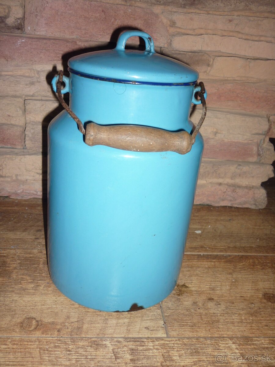 Smaltovaná konvička