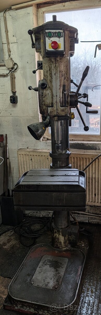 Stĺpová vŕtačka VS 32 B (PKD Dačice) + príslušenstvo