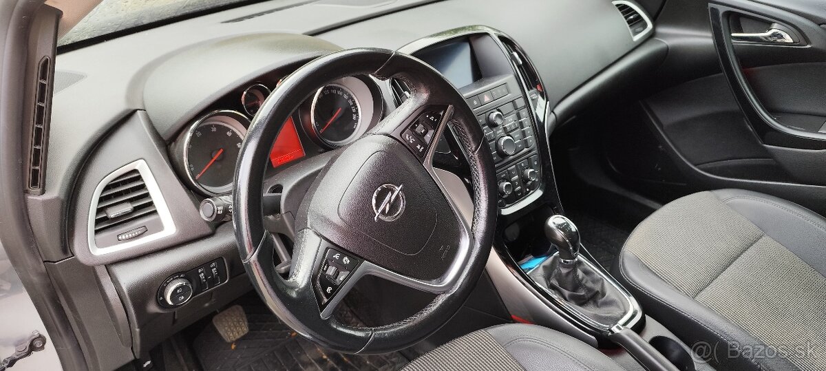 Predám Opel Astra Tourer J rok výroby 2015