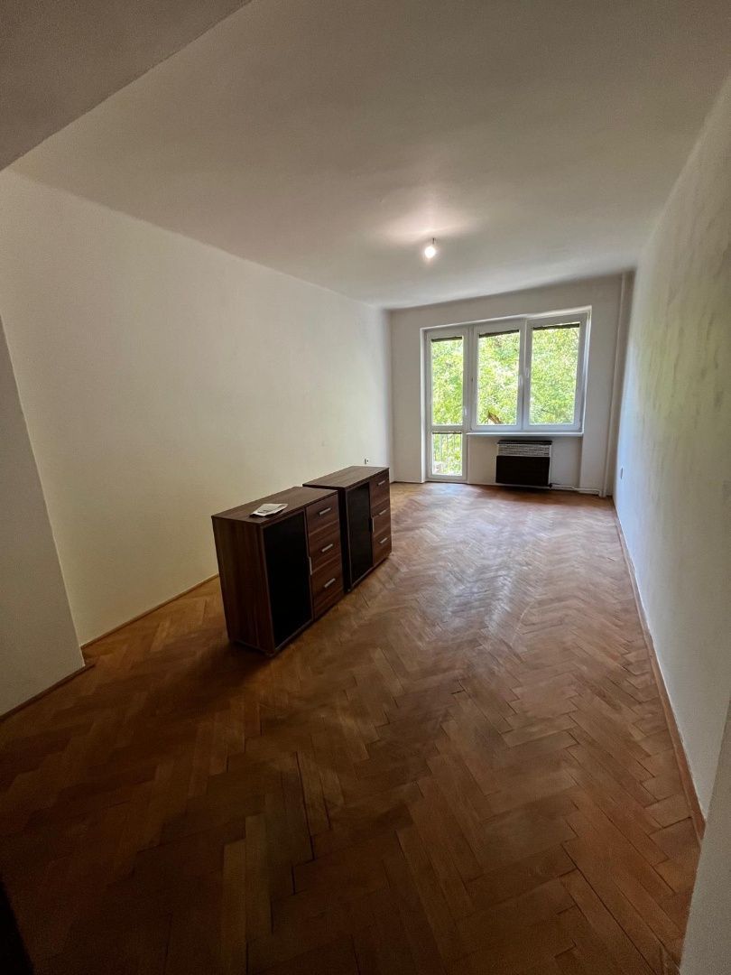 Na PREDAJ príjemný 2-izbový byt s balkónom v tichej a zelene