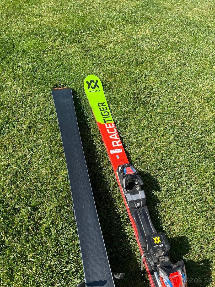 Lyže Völkl 148 cm a lyžiarky Atomic Redster flex 60