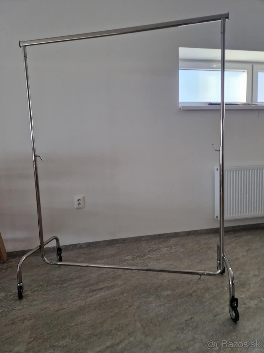 Nastavitelny stender