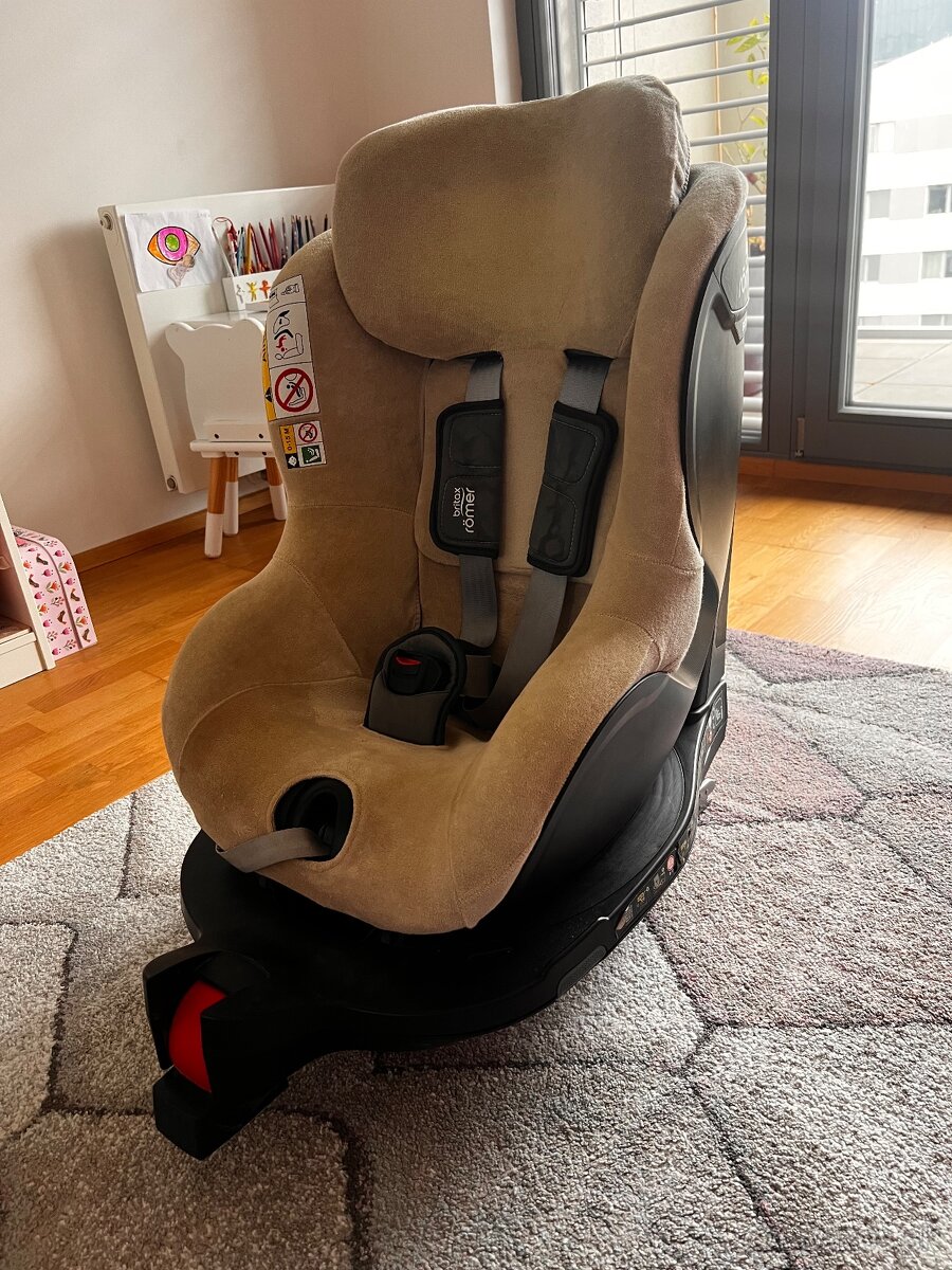Britax Römer DualFix i-Size - OTOČNÁ - TOP STAV
