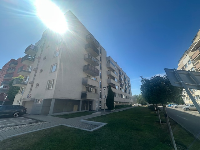 Ružinov - 2 izbový zariadený byt pri Avione