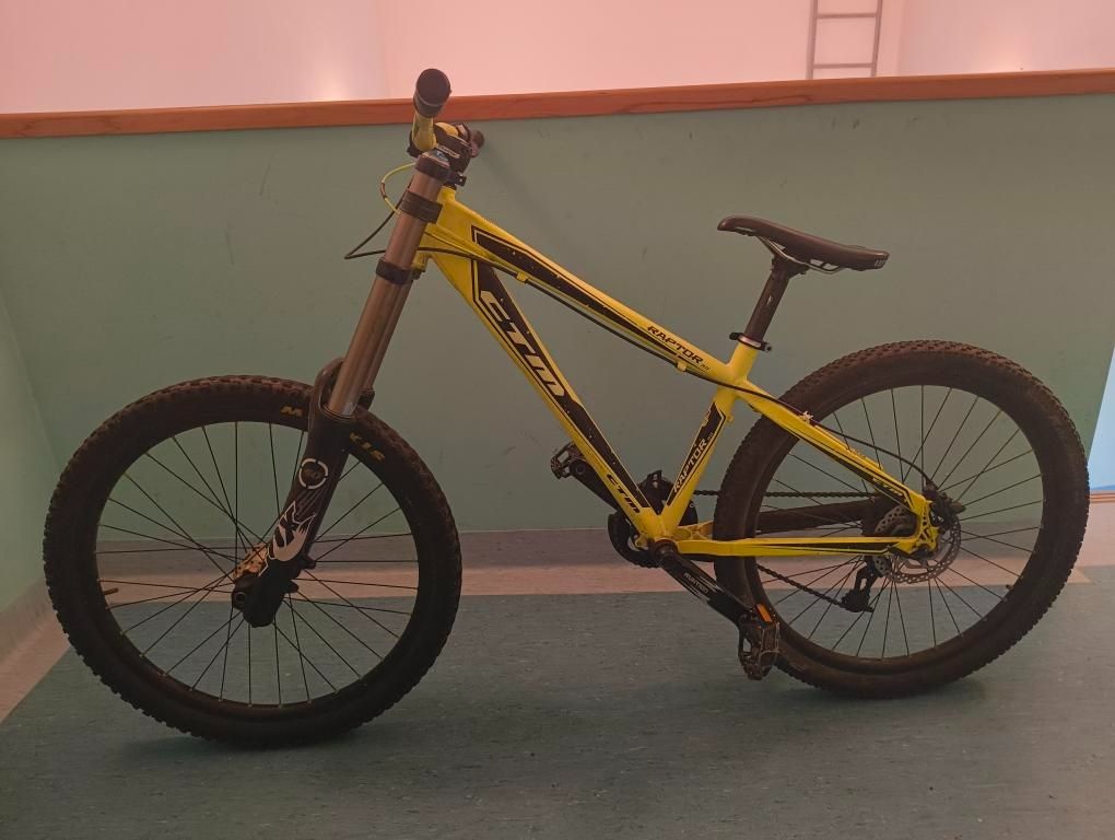 DH bike fox ctm raptor