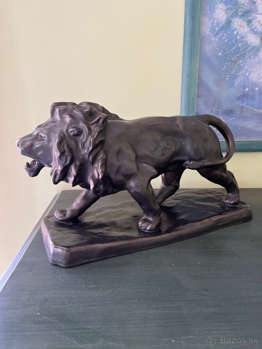Socha lev keramika.48 cmdlžka,.