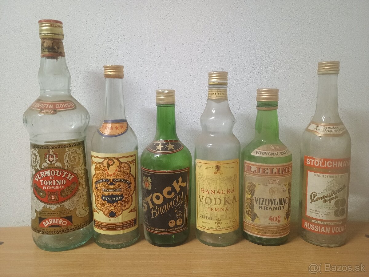 Staré alkoholové fľaše