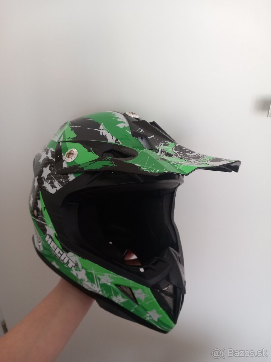 Predám helmu na motorku je ako nová.