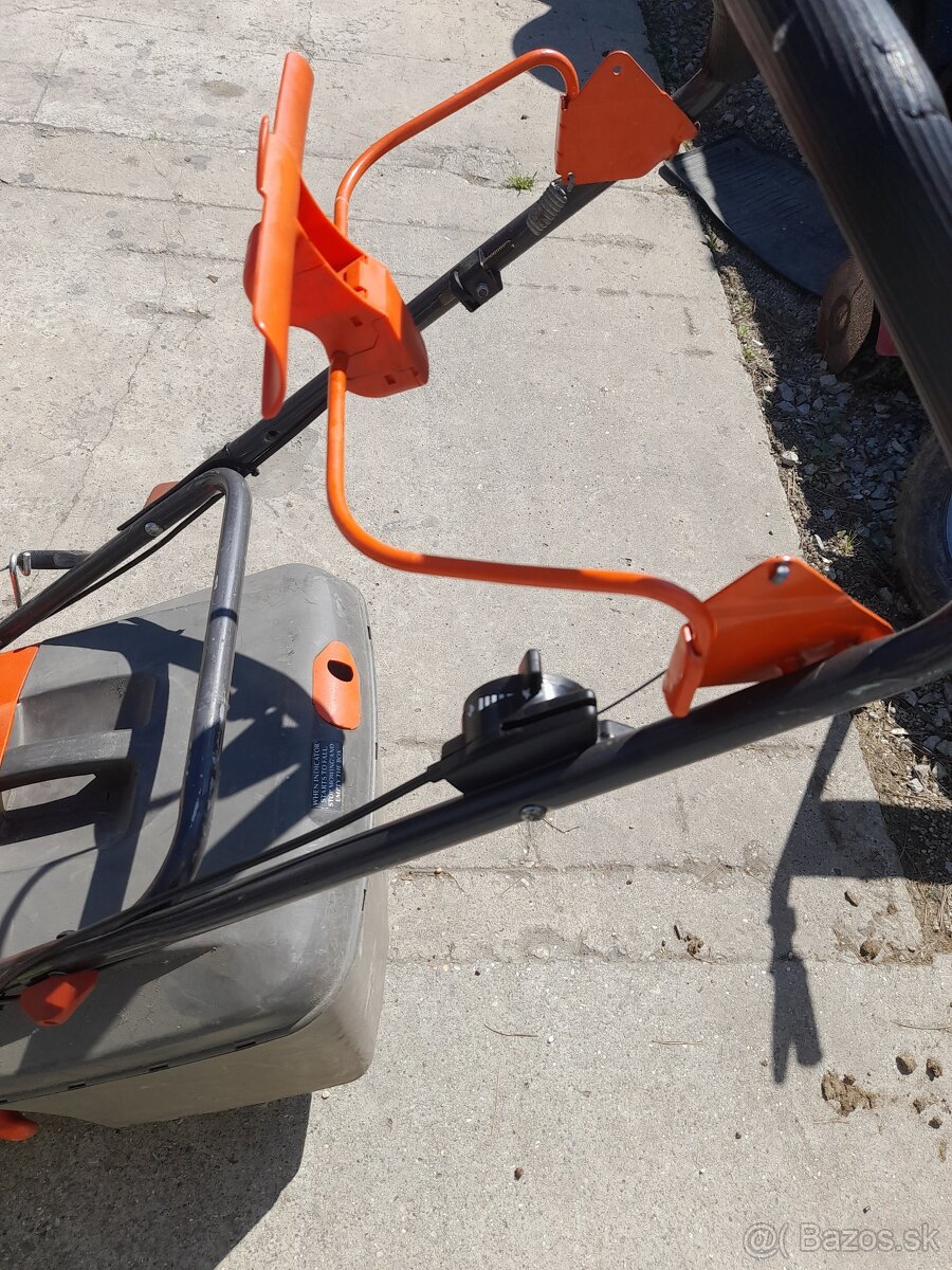 Benzinova kosačka husqvarna royal 43S snpojazdom