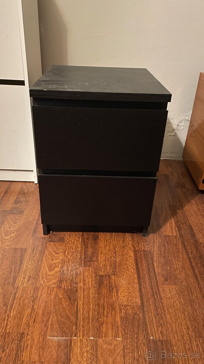 Nočný stolík IKEA