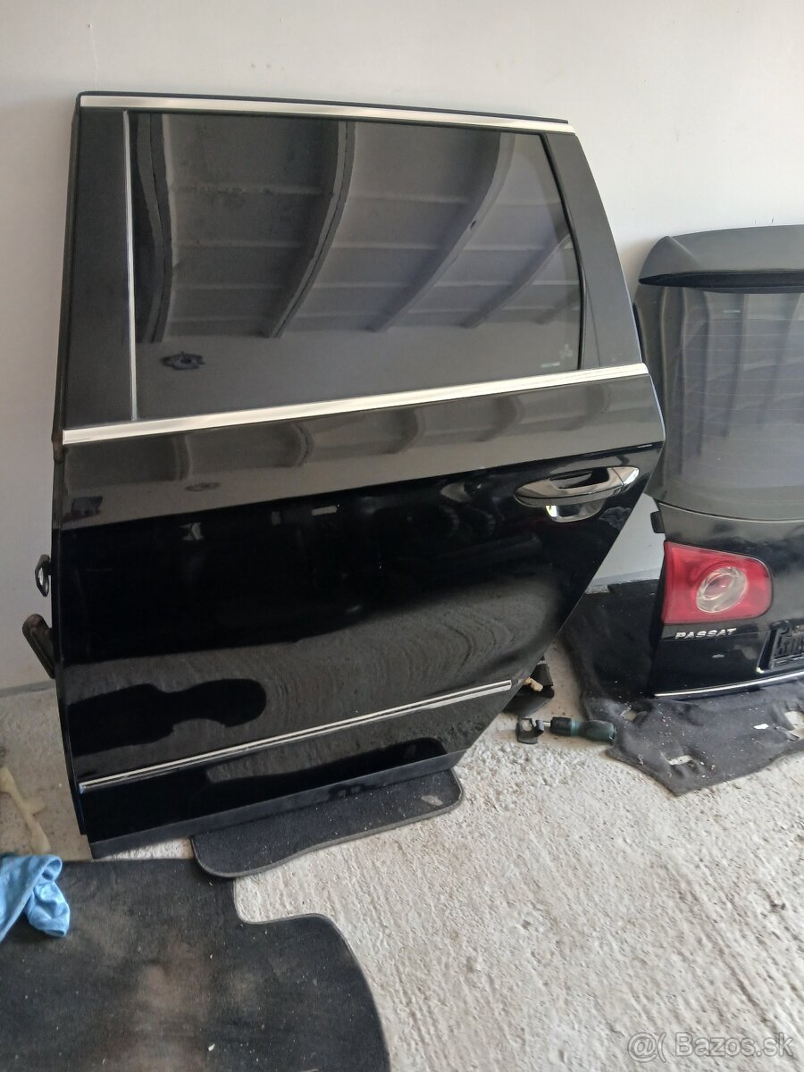 Predám Zadné pravé a ľavé dvere Lc9x Combi