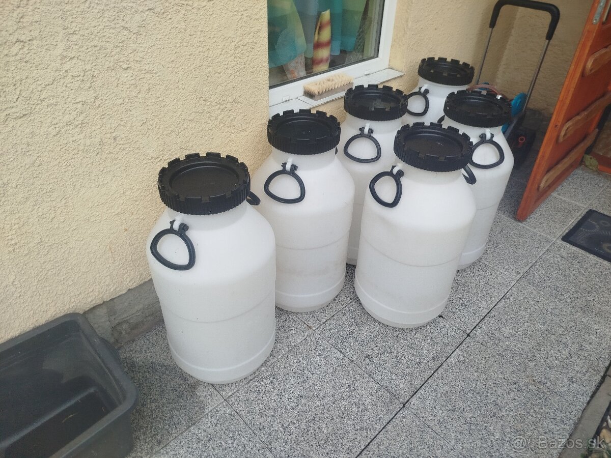 Plastové nádoby 50 L, predám.