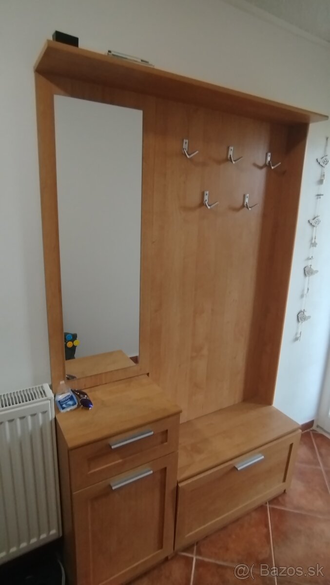 Predsienova skriňa