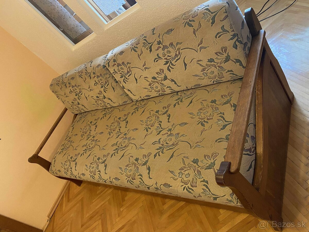 Posteľ s úložným priestorom + taburetka s úložným priestorom