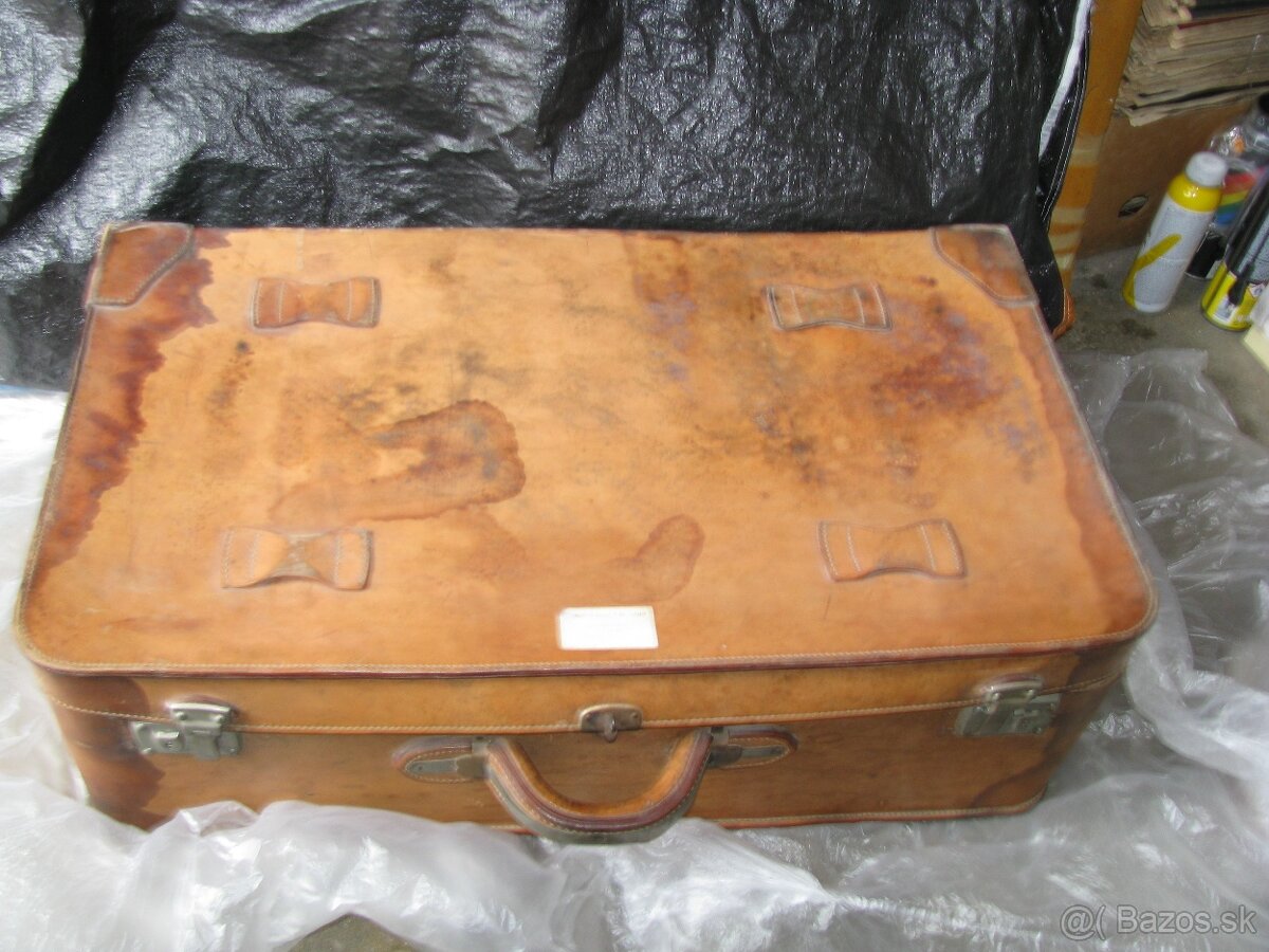 starý kožený kufor