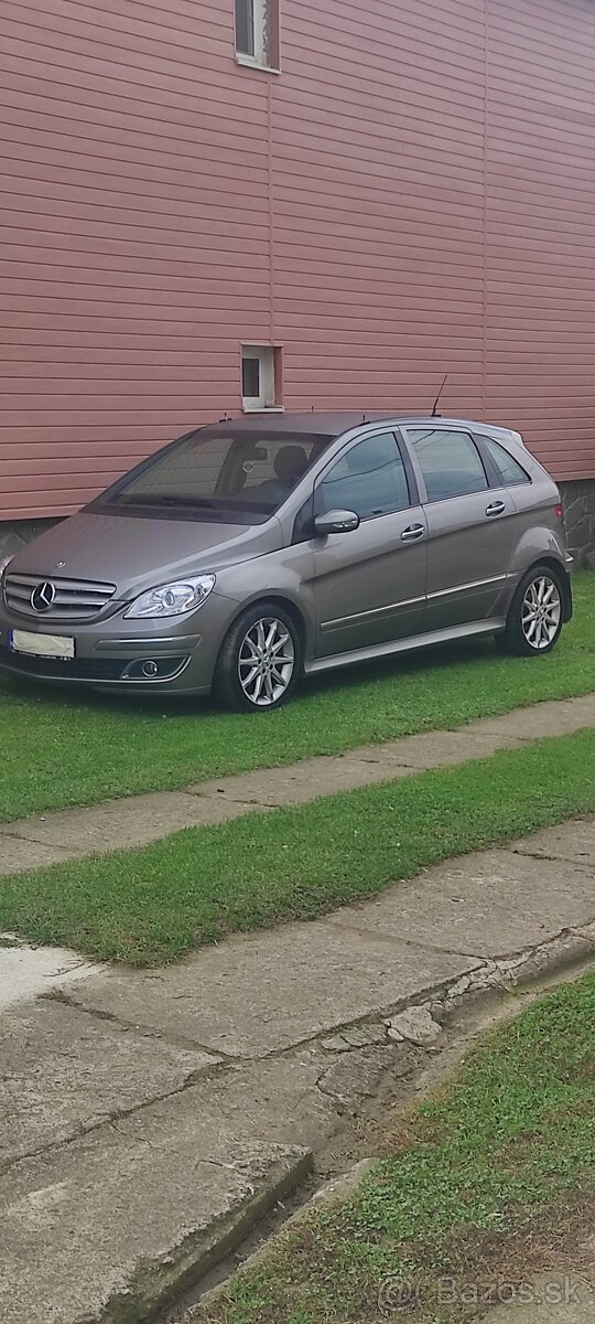 Mercedes Benz B 200