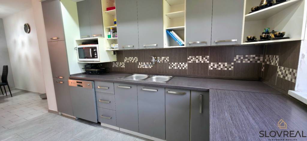 SLOVREAL - Predaj rodinného domu - Handlová (okres Prievidza