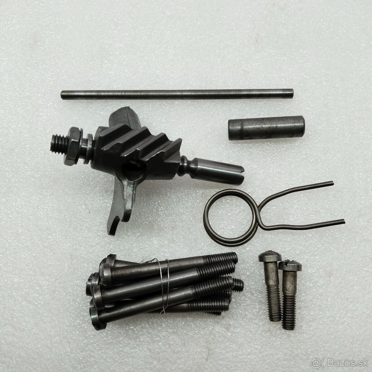 MANET 90 ŠROUBY MOTORU ORIGINÁL