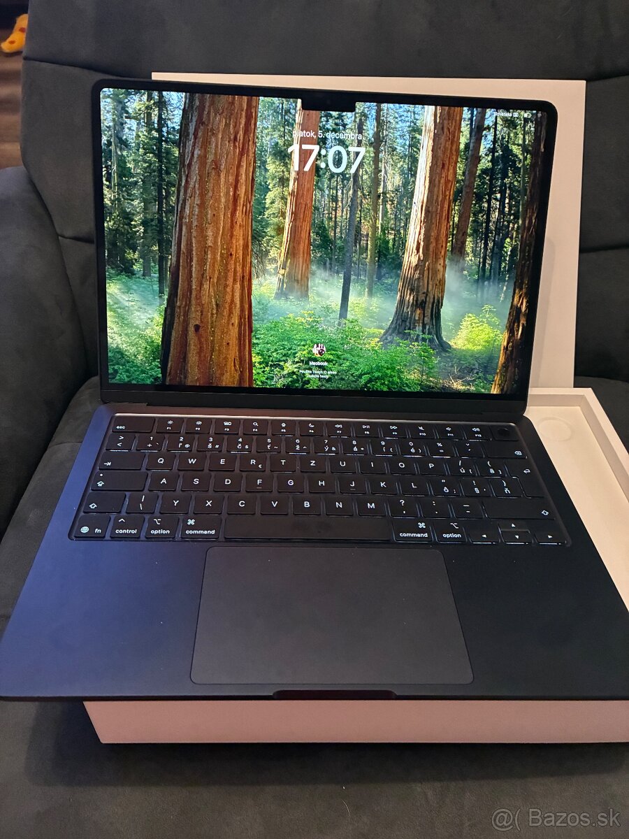 Macbook Air 13” 16/256 Midnight 2025