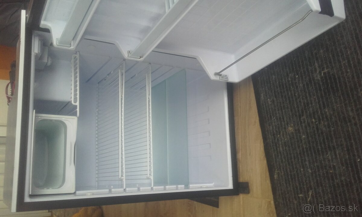 Chladnička Isotherm 12/24V do karavanov