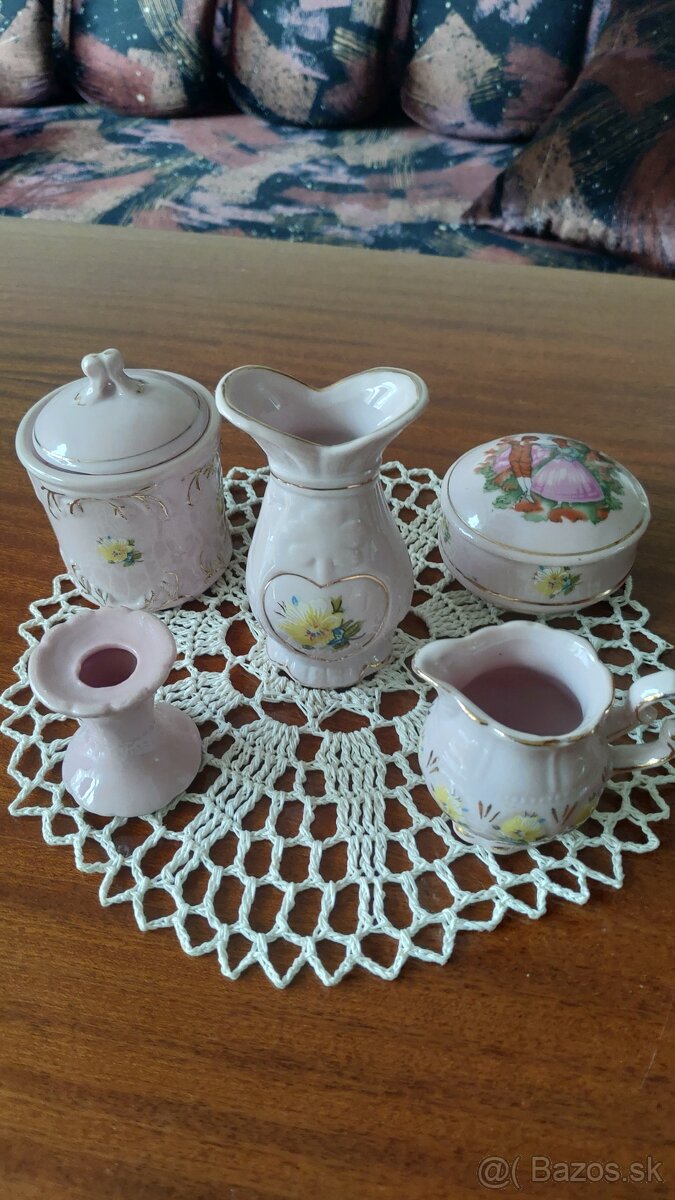 Ružový porcelán a zvonček