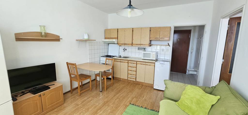Topoľčany-centrum 1 izbový komlet zariadený byt na prenájom