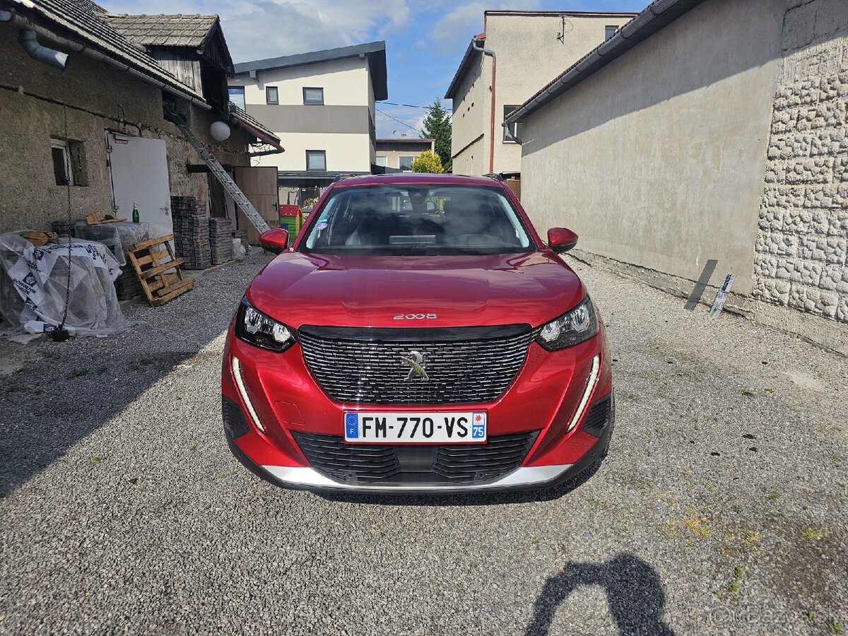 Peugeot 2008 1.2 Allure full výbava