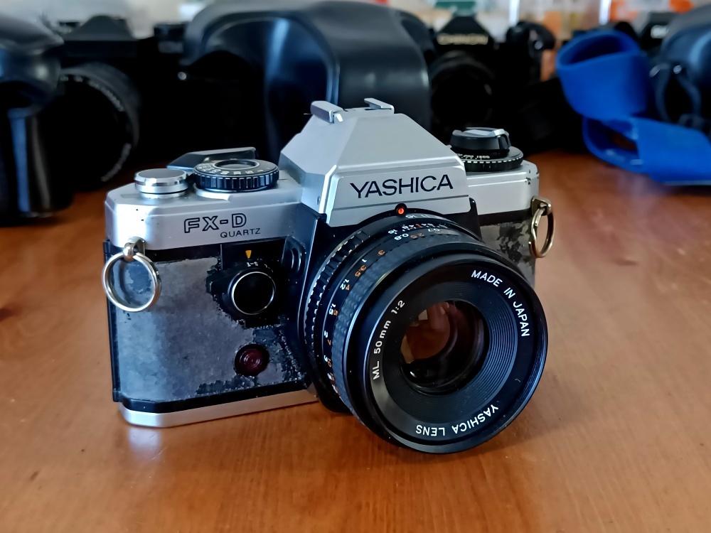 YASHICA FX-D Quartz (Yashica lens 2/50mm Japan) - 1980