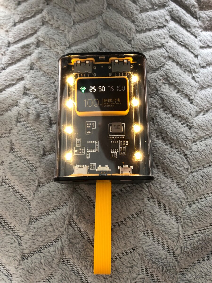 Powerbanka s vymenitelnymi clankami 10 000 mAh
