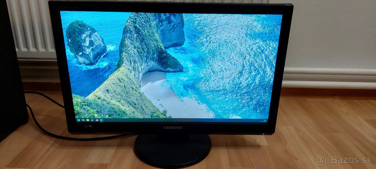 24" Samsung 2494HS LCD Monitor