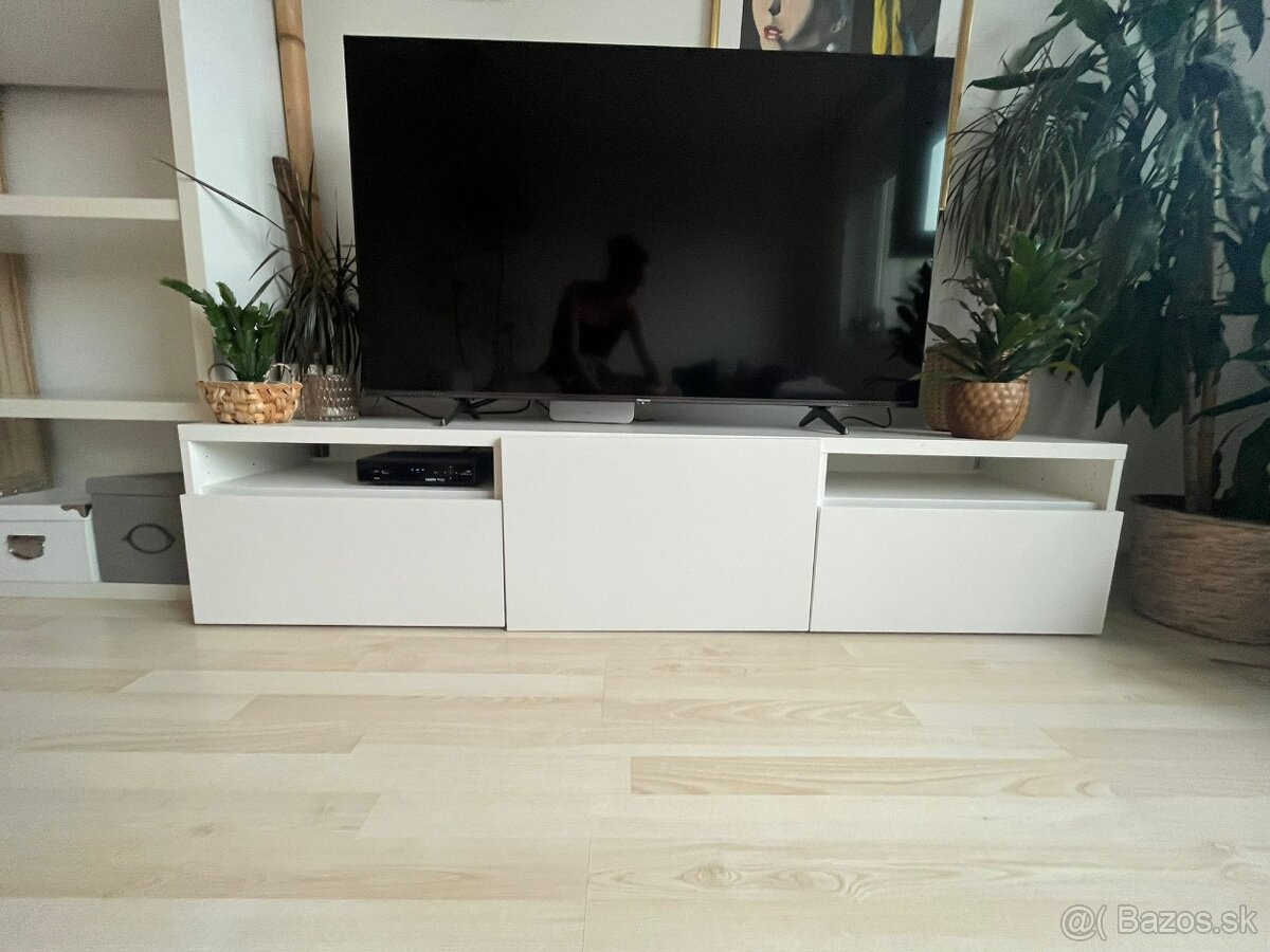 Komoda pod TV