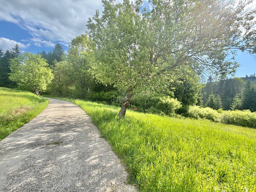 Predaj nádherného pozemku vhodného na výstavbu v obci Raková