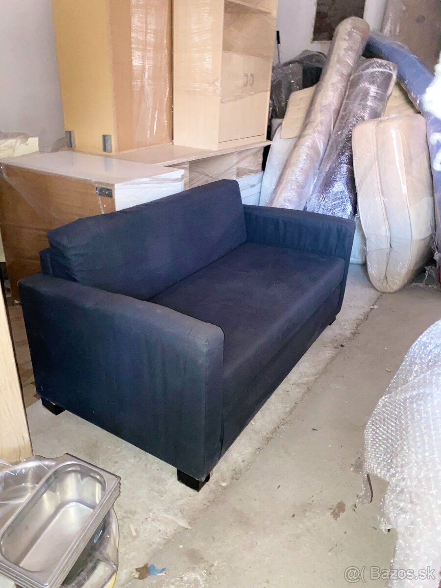 Predám štýlovú dvojmiestnu pohovku v kráľovskej farbe – poho