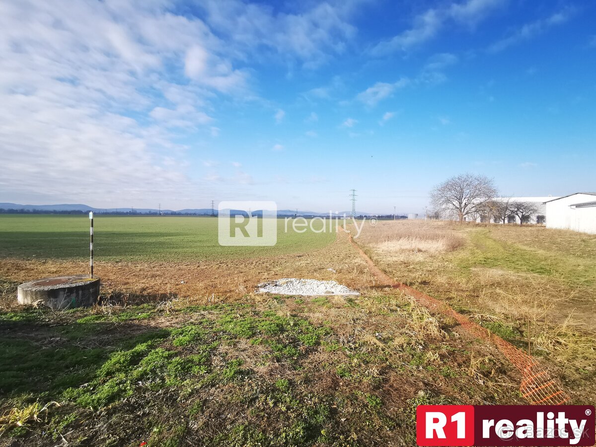 Pozemok pre výstavbu areálu výroby-skladovania / Piešťany