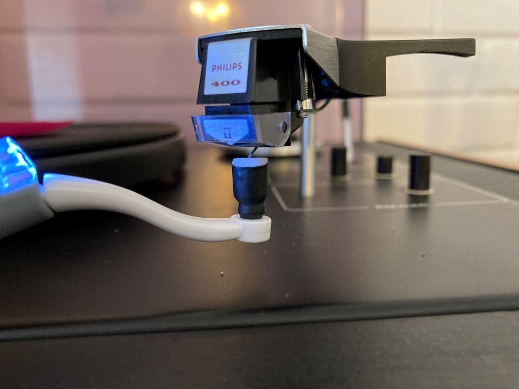 Ultrazvukový čistič gramofónových ihiel