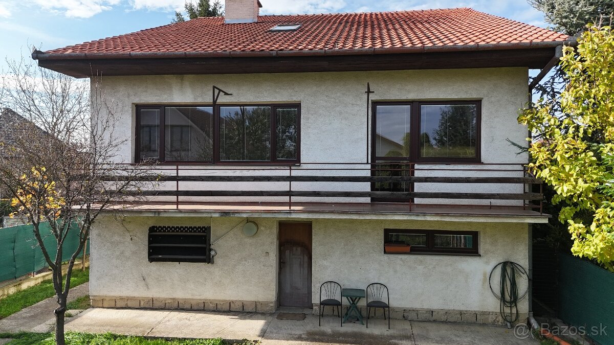 Na predaj veľký 3 podlažný dom Šulekovo, pozemok 524m2
