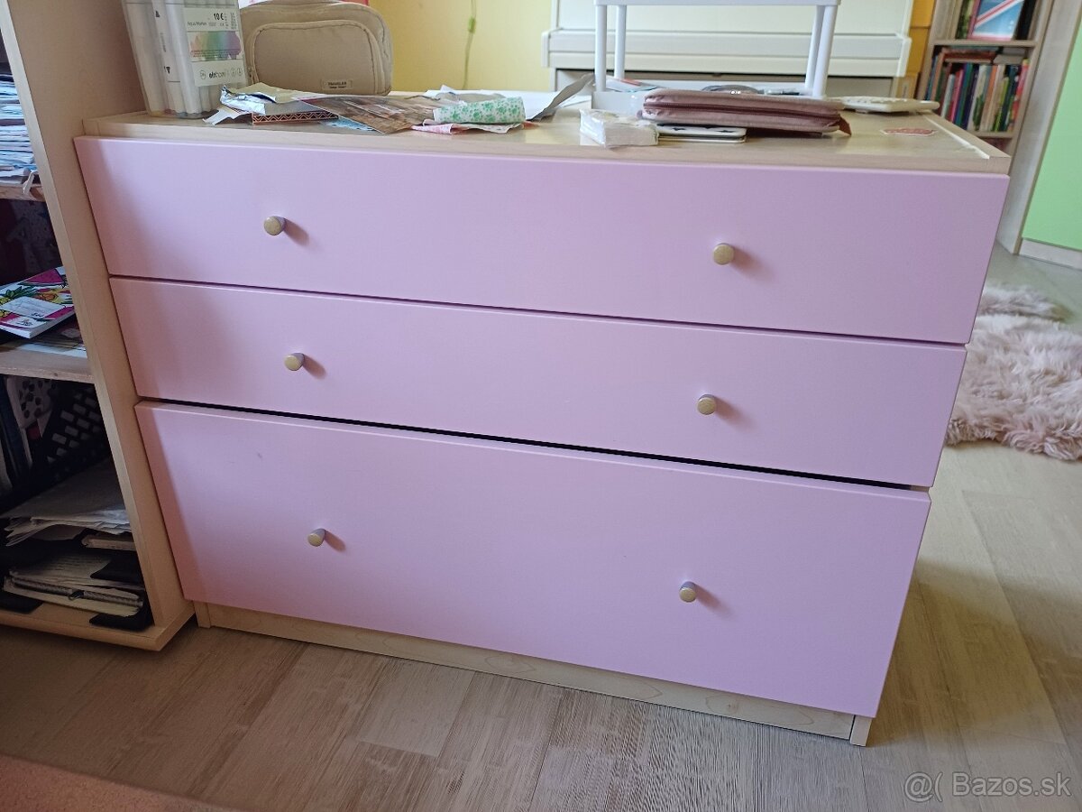 Komody , nočný stolík, rohová skriňa