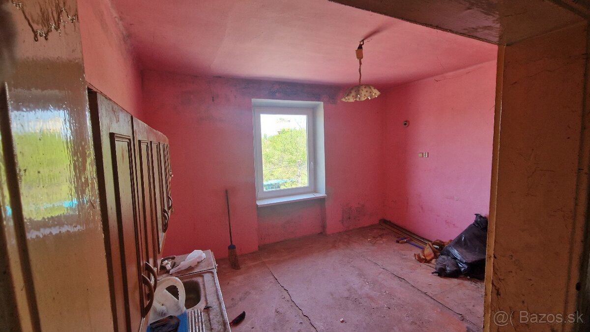 Štúrovo, Železničný rad, 2i byt, 81 m2