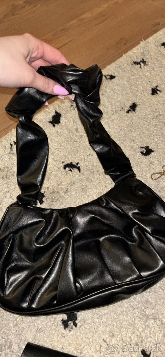 Mini čierna kabelka