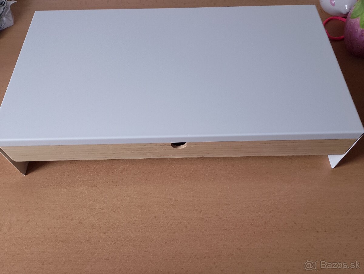 Polička pod monitor